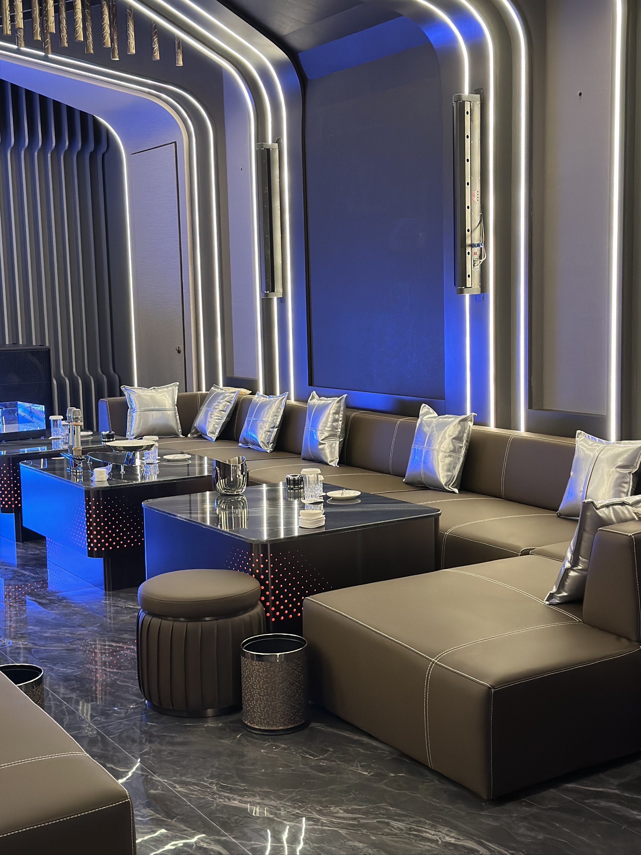 鹤岗商务ktv：低端与中端的比较-绥滨县ktv预定